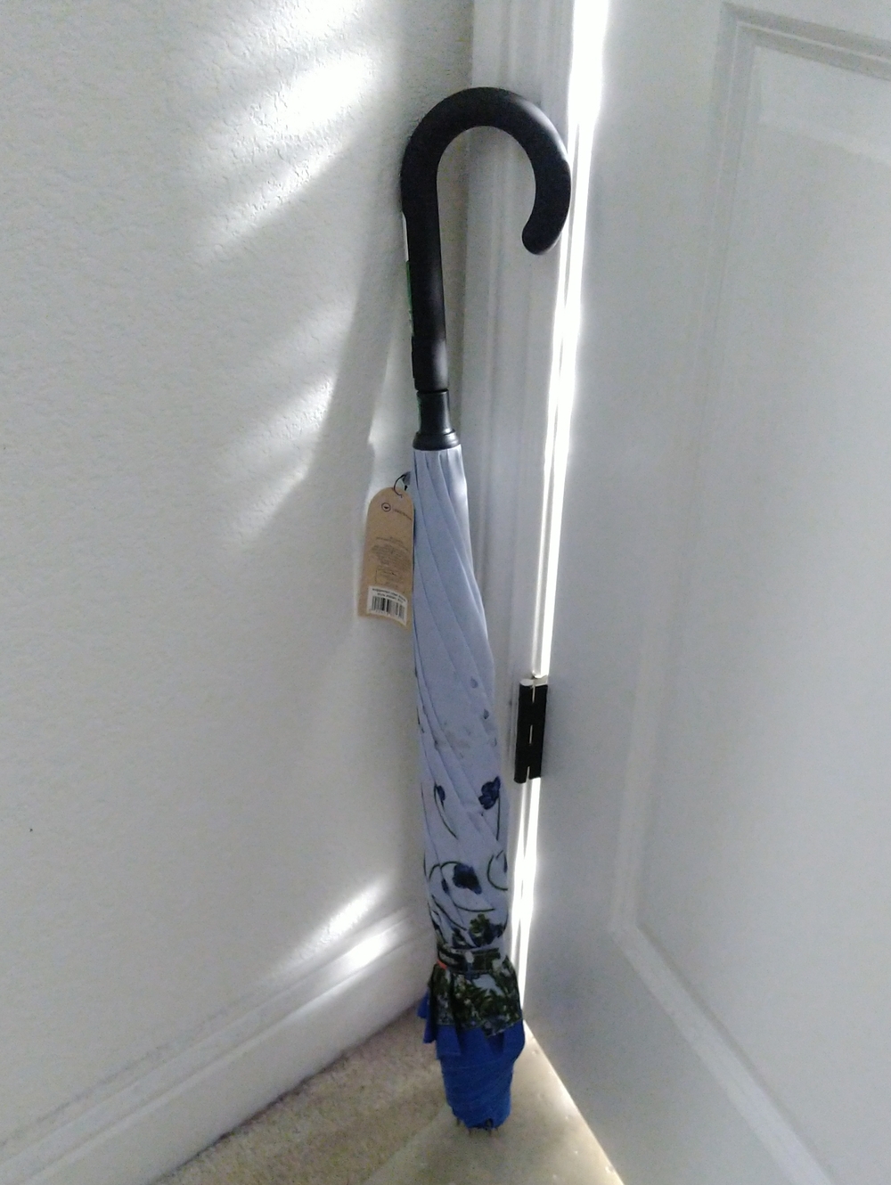 Totes Stick Reverse-Close Umbrella w/ Under-Canopy Print